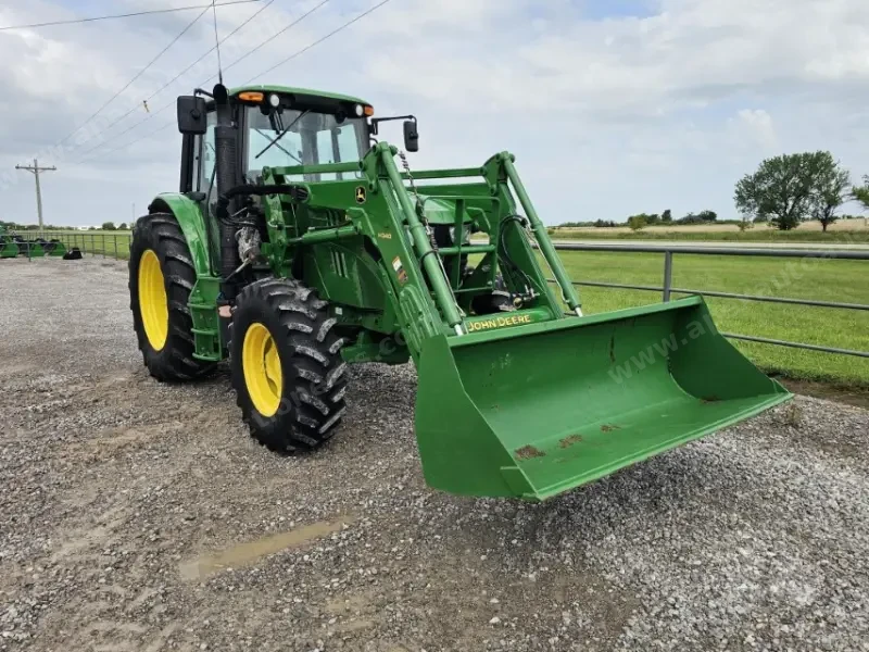 2014 John Deere 6125M photo 21