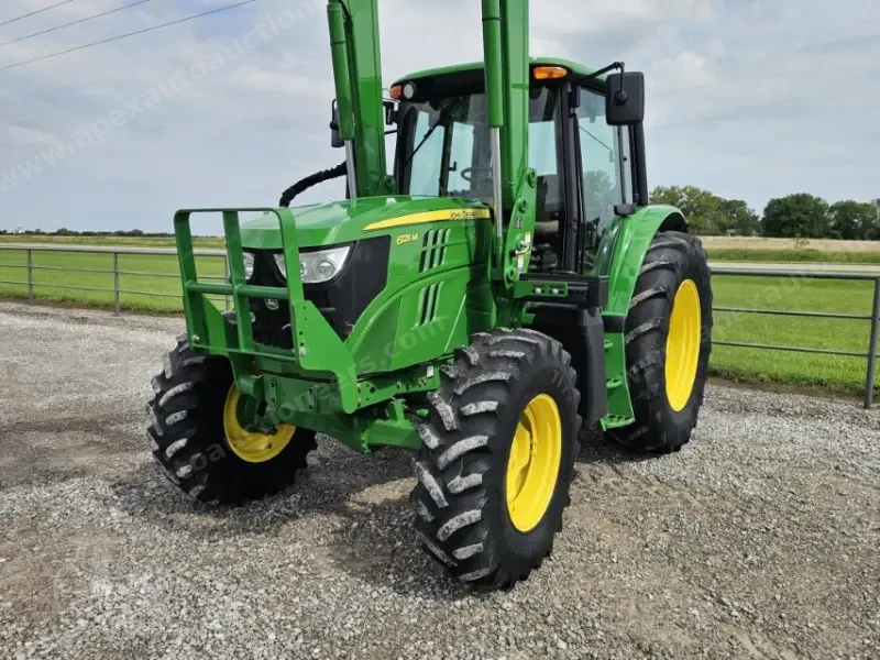 2014 John Deere 6125M photo 25