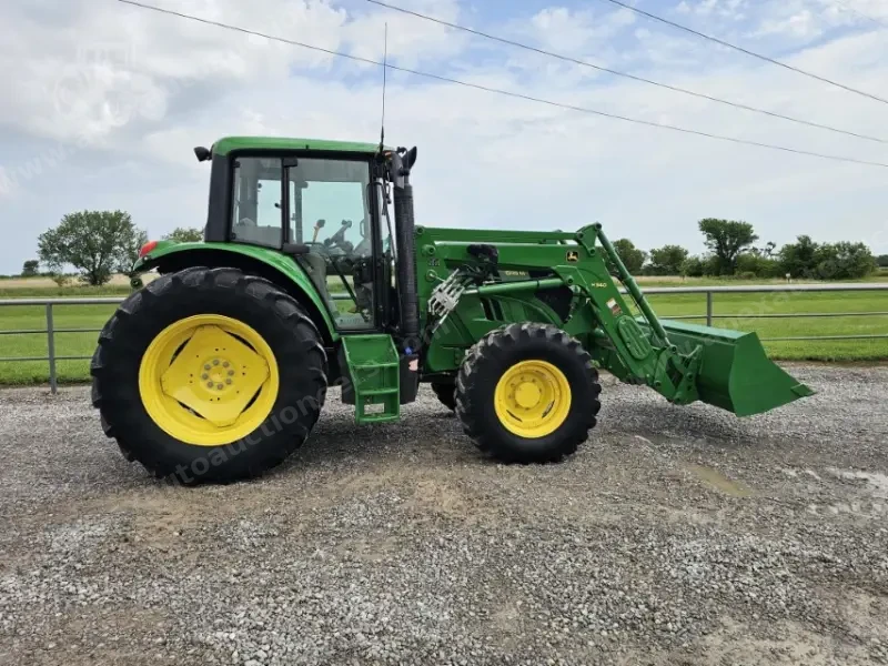 2014 John Deere 6125M photo 17