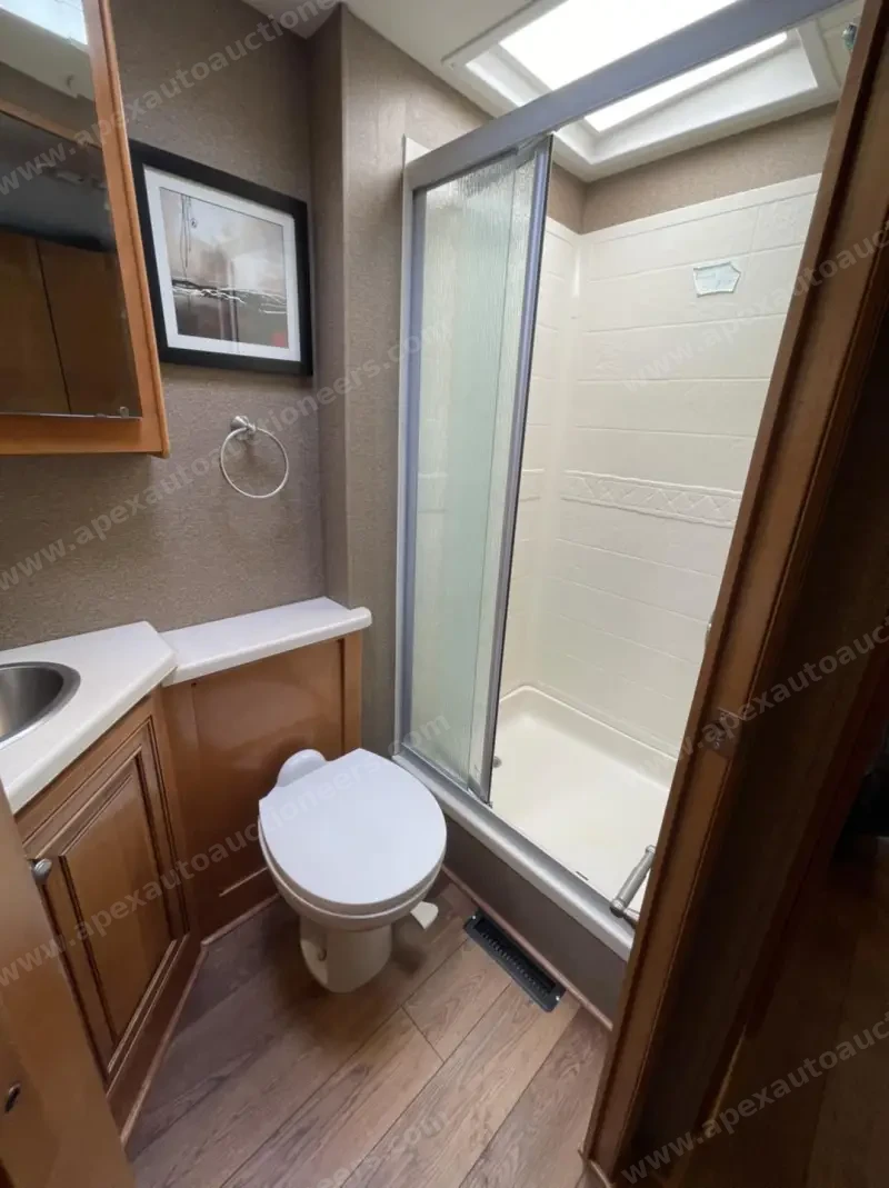 2016 Thor Motor Coach Palazzo 36.2 photo 12