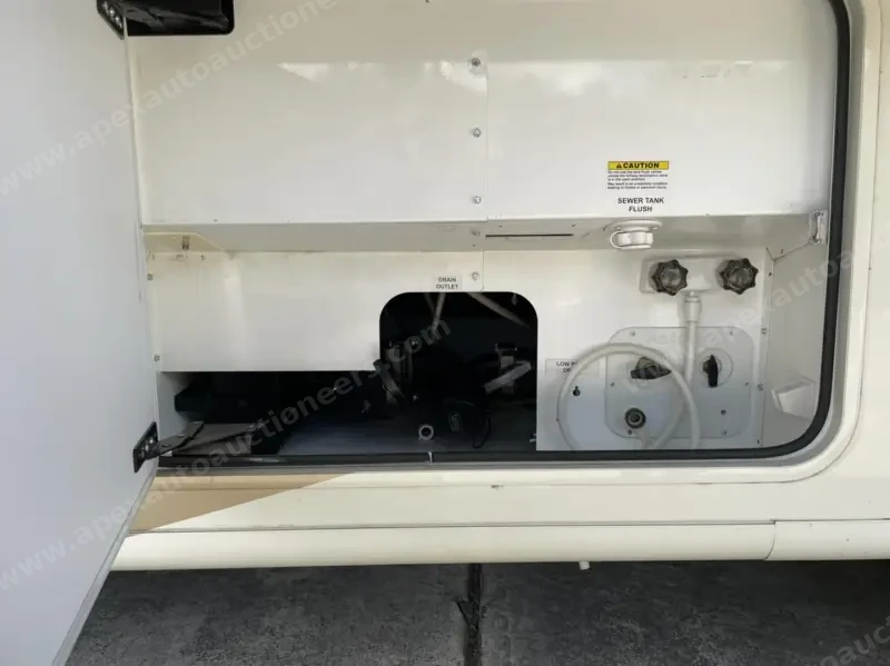 2016 Thor Motor Coach Palazzo 36.2 photo 27