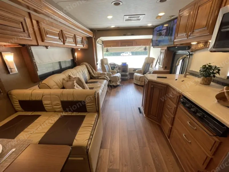 2016 Thor Motor Coach Palazzo 36.2 photo 20