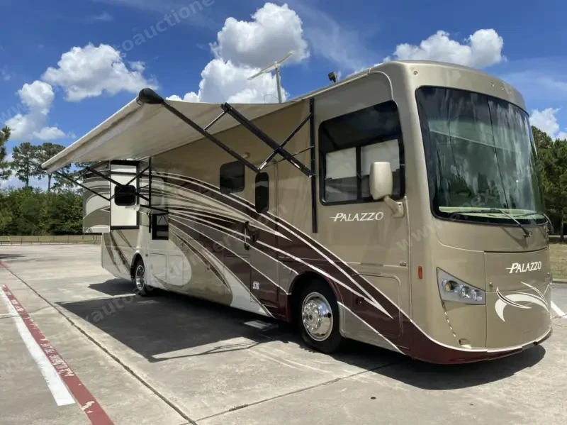 2016 Thor Motor Coach Palazzo 36.2 photo 35