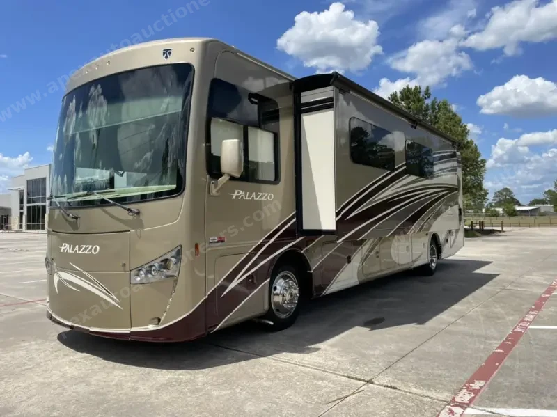2016 Thor Motor Coach Palazzo 36.2 photo 32