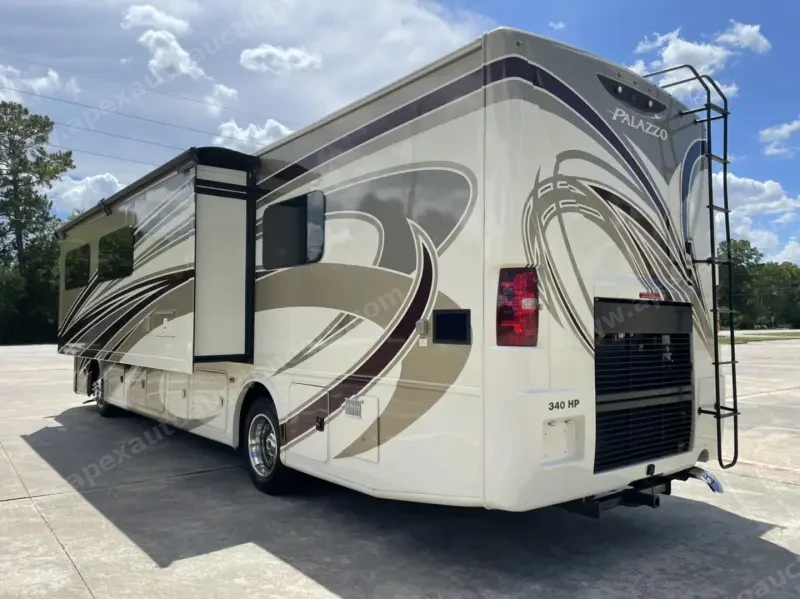 2016 Thor Motor Coach Palazzo 36.2 photo 38