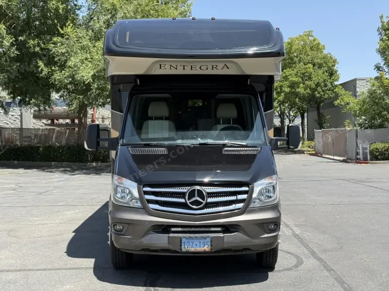 2019 Entegra Qwest 24L photo 10