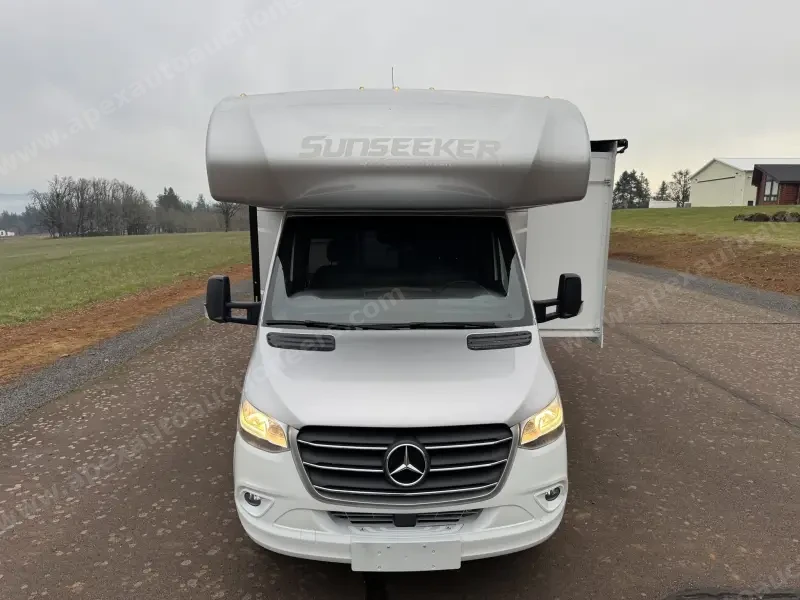 2022  Forest River Sunseeker MBS photo 3