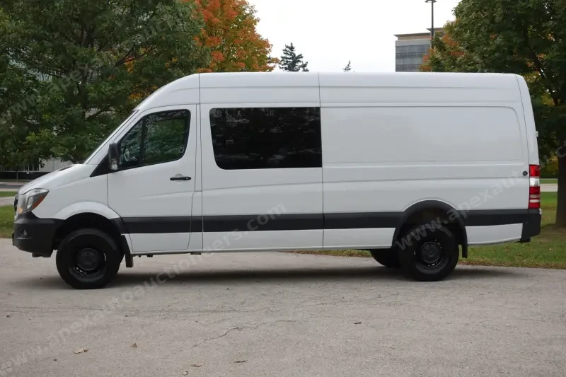 2015 Freightliner Sprinter 2500 4x4 photo 2