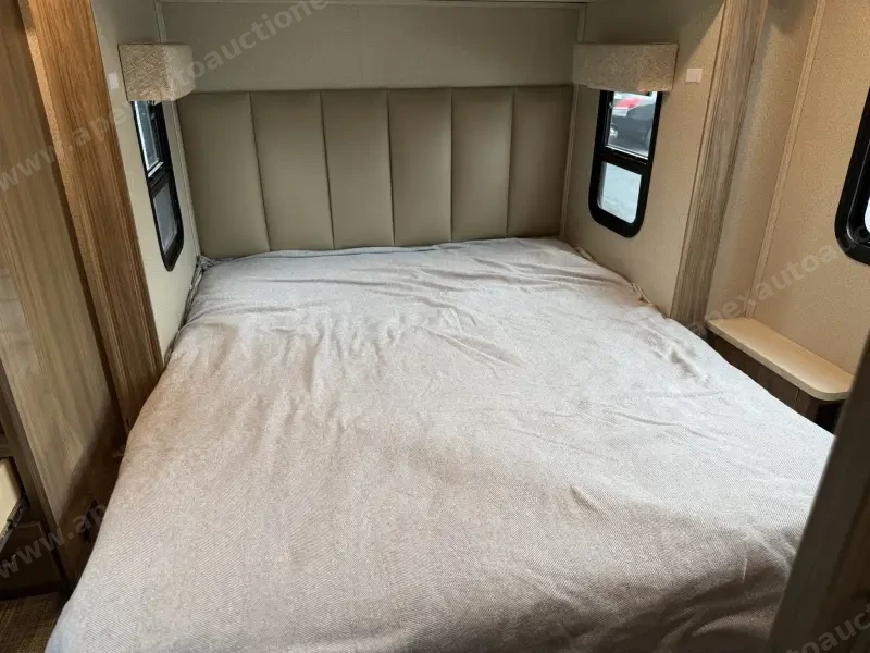 2019 Entegra Qwest 24K photo 76
