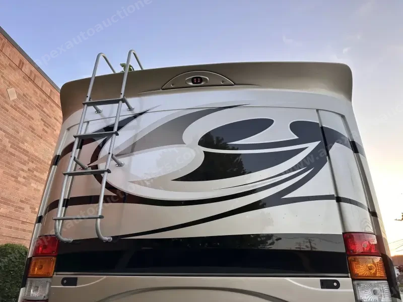 2015 American Revolution LE 42T Motorcoach photo 47