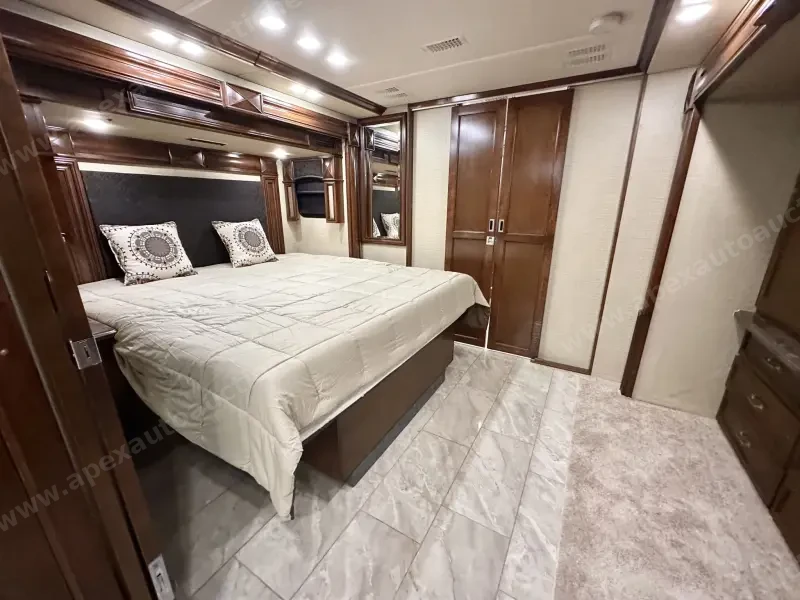 2015 American Revolution LE 42T Motorcoach photo 176