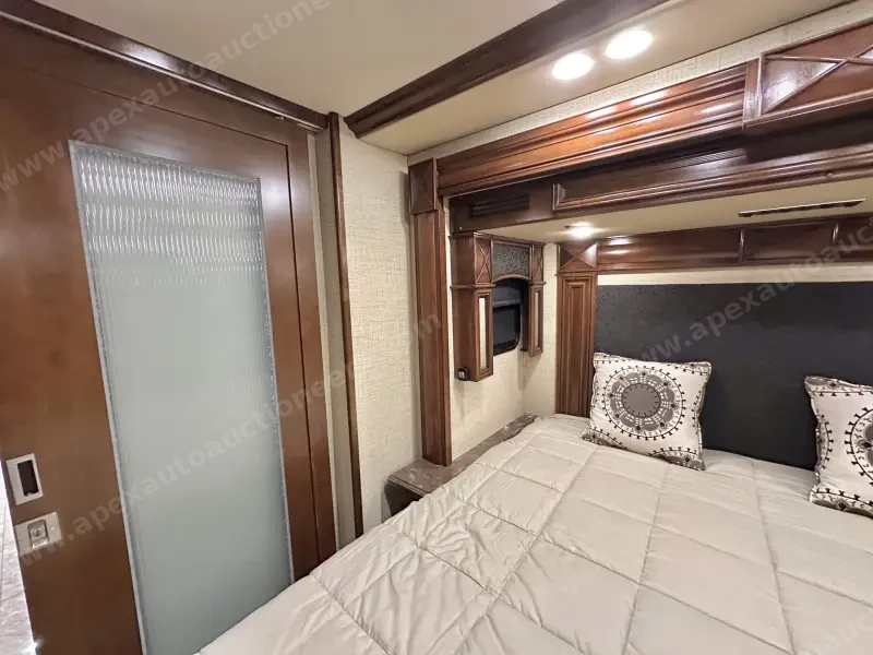 2015 American Revolution LE 42T Motorcoach photo 175
