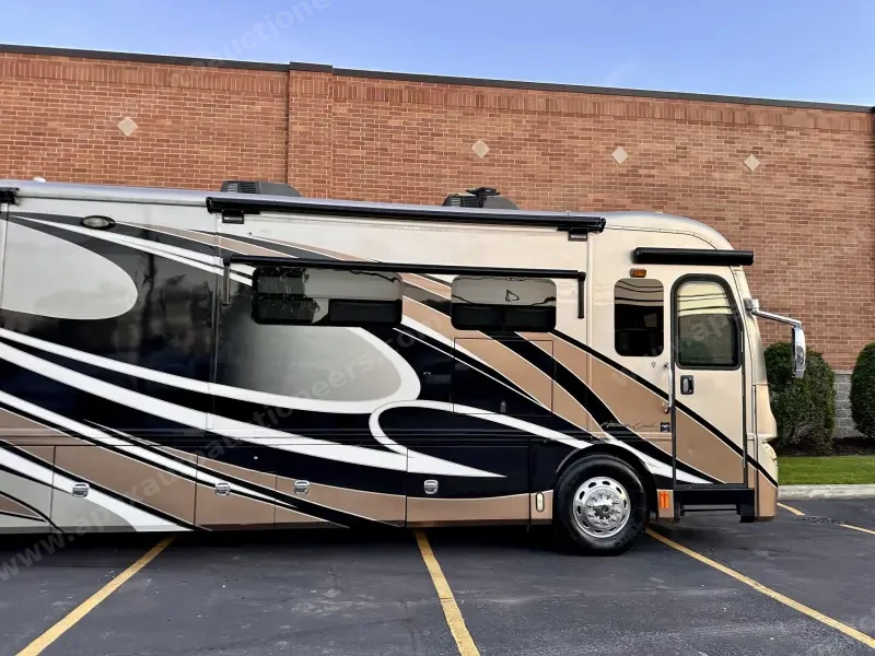 2015 American Revolution LE 42T Motorcoach photo 38