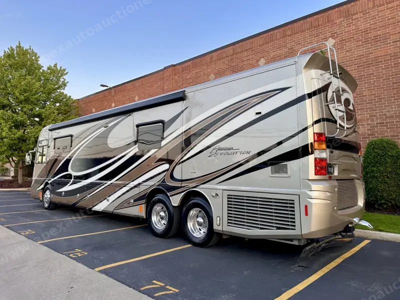 2015 American Revolution LE 42T Motorcoach photo 15
