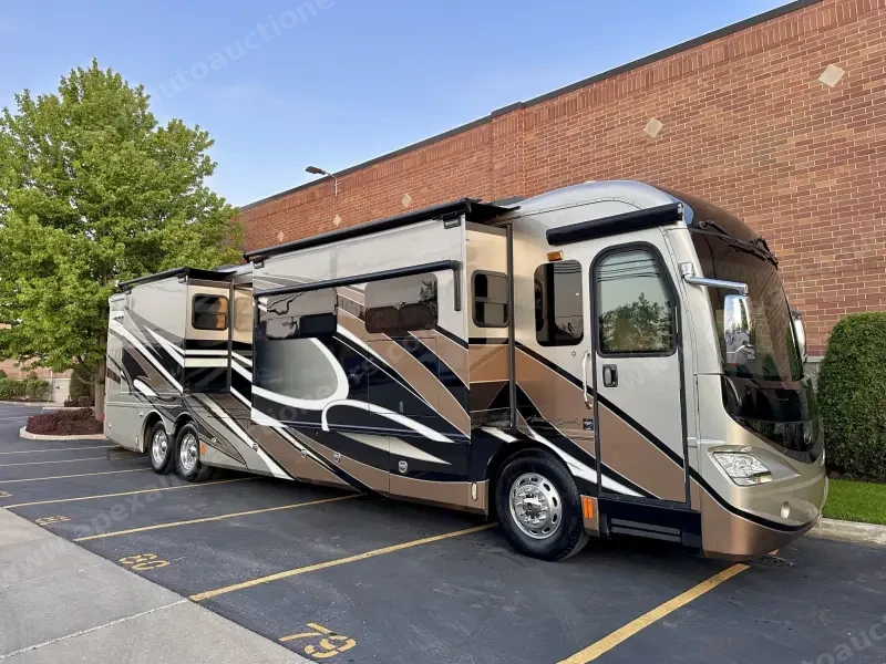 2015 American Revolution LE 42T Motorcoach photo 23