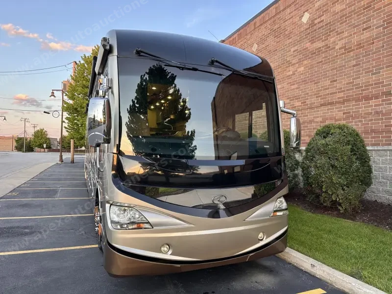 2015 American Revolution LE 42T Motorcoach photo 3