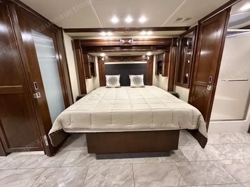 2015 American Revolution LE 42T Motorcoach photo 173
