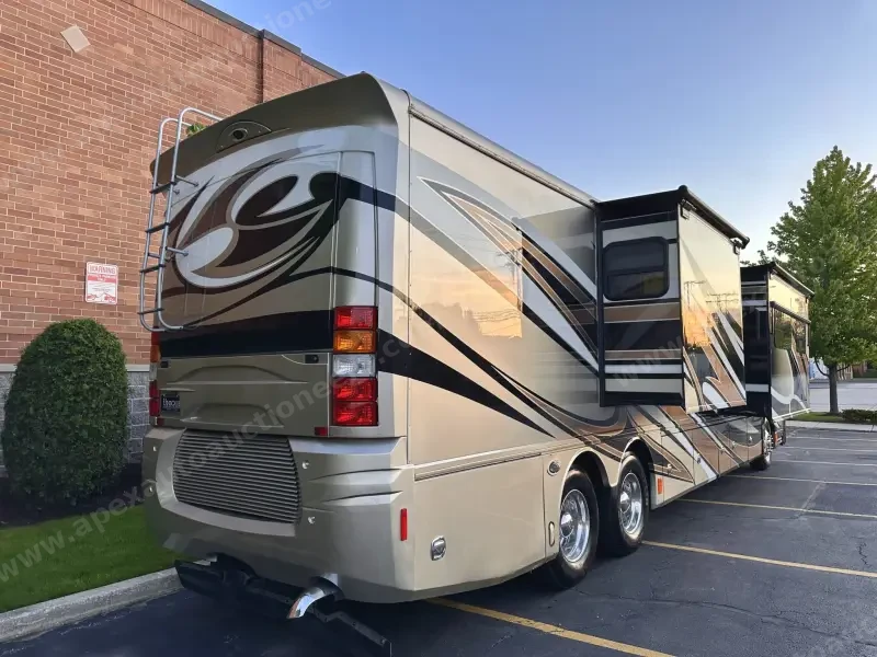2015 American Revolution LE 42T Motorcoach photo 28