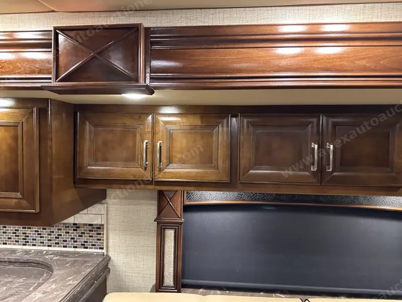 2015 American Revolution LE 42T Motorcoach photo 134