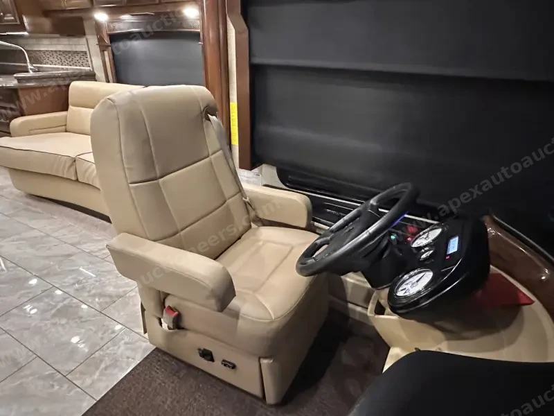 2015 American Revolution LE 42T Motorcoach photo 106