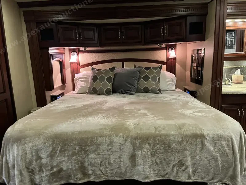 2012 American Eagle 45T Motorcoach photo 61