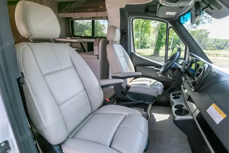 2023 Thor Motor Coach Tiburon 24FB photo 92