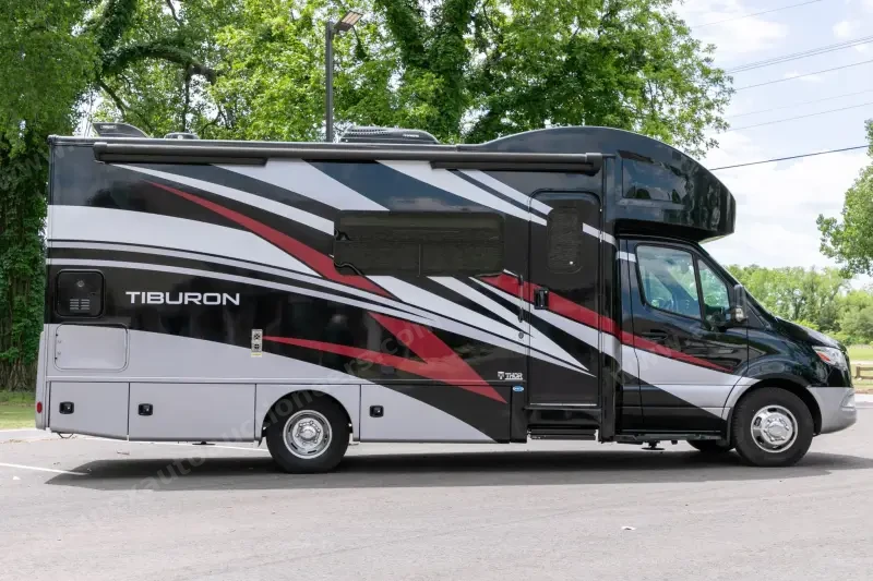 2023 Thor Motor Coach Tiburon 24FB photo 5