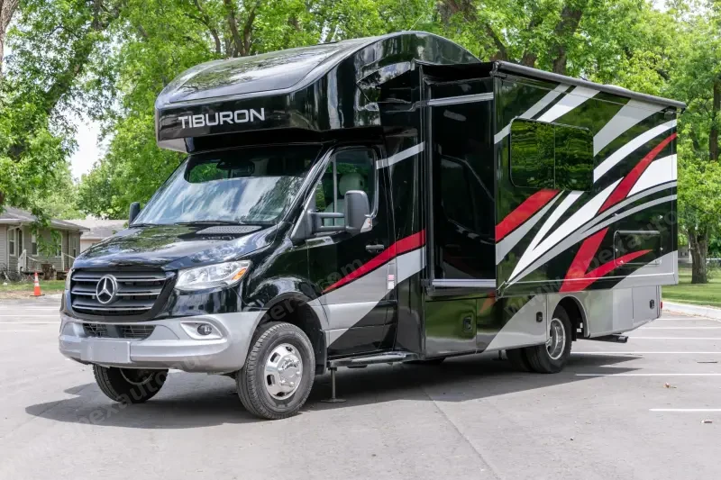 2023 Thor Motor Coach Tiburon 24FB photo 9