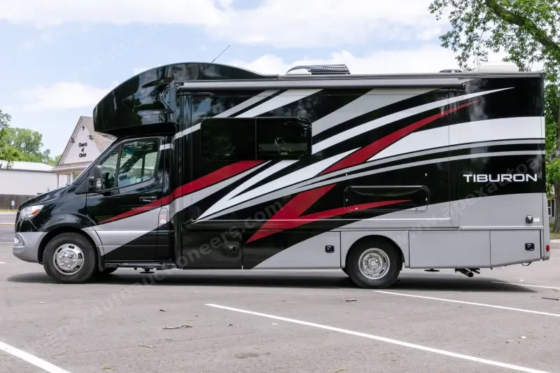 2023 Thor Motor Coach Tiburon 24FB photo 2