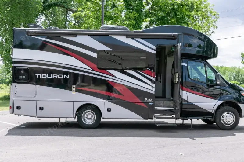 2023 Thor Motor Coach Tiburon 24FB photo 14