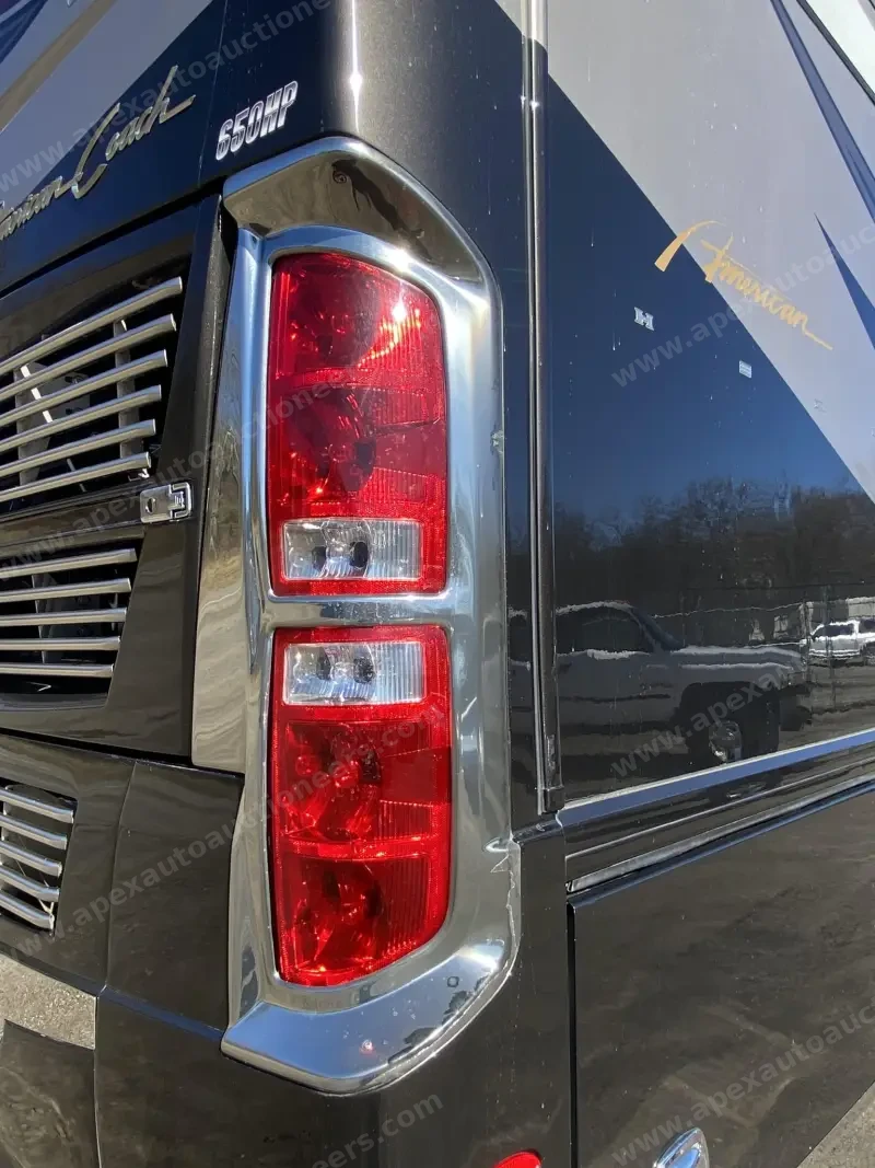2011 American Coach Heritage 45B photo 8
