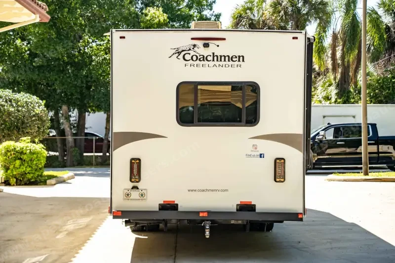 2021 Coachmen Freelander 27QB photo 3