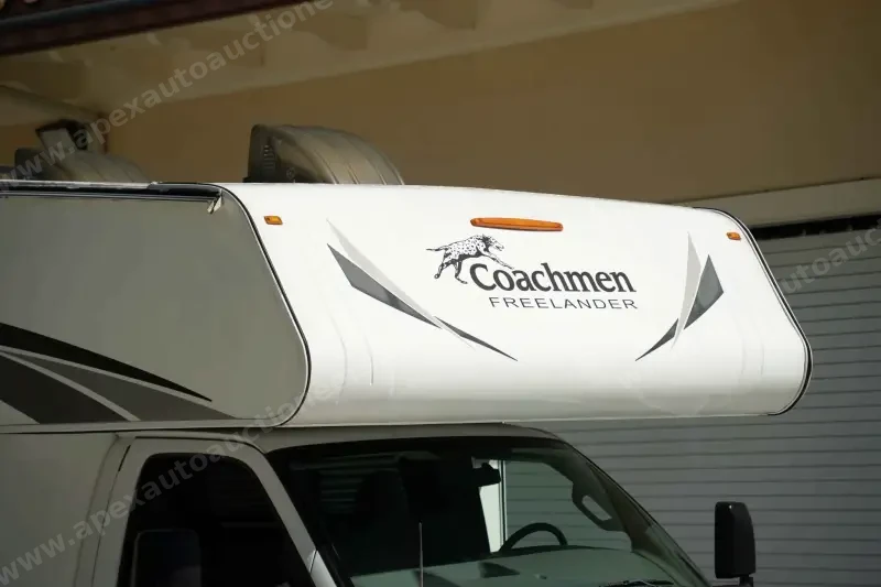 2021 Coachmen Freelander 27QB photo 9