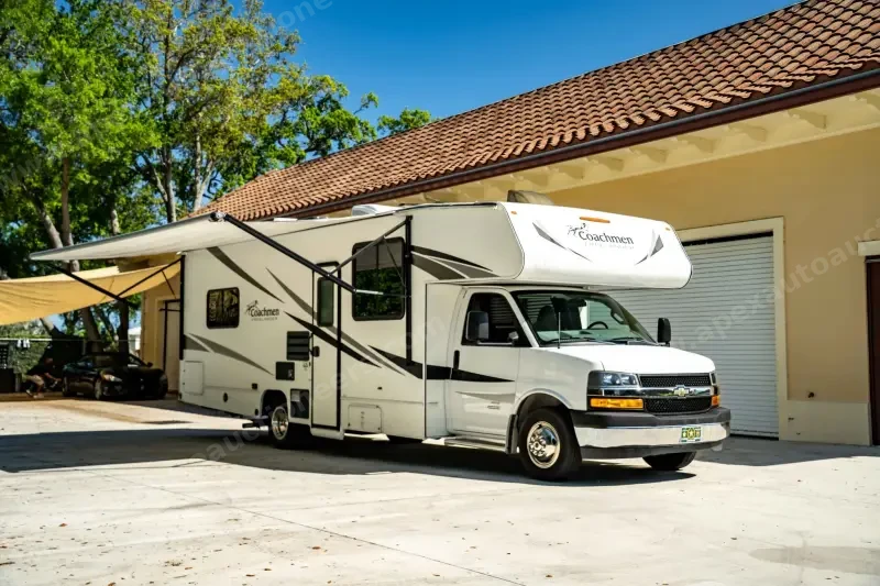 2021 Coachmen Freelander 27QB photo 1
