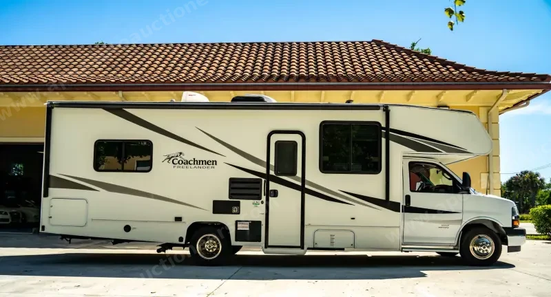 2021 Coachmen Freelander 27QB photo 4