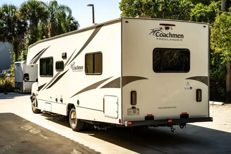 2021 Coachmen Freelander 27QB photo 2