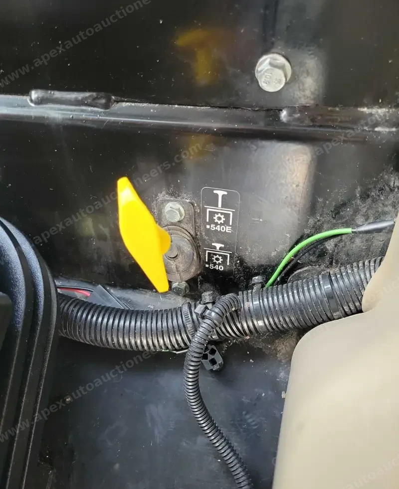 2015 John Deere 5075E photo 55