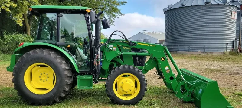 2015 John Deere 5075E photo 4