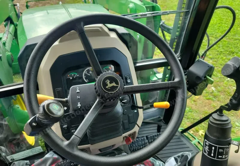2015 John Deere 5075E photo 59