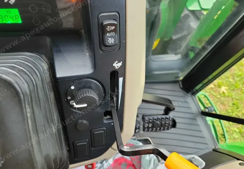 2015 John Deere 5075E photo 61