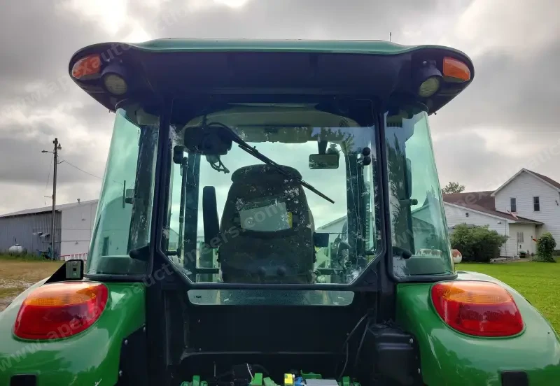 2015 John Deere 5075E photo 28