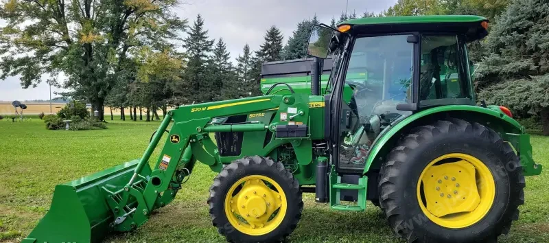 2015 John Deere 5075E photo 8