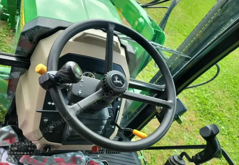 2015 John Deere 5075E photo 42