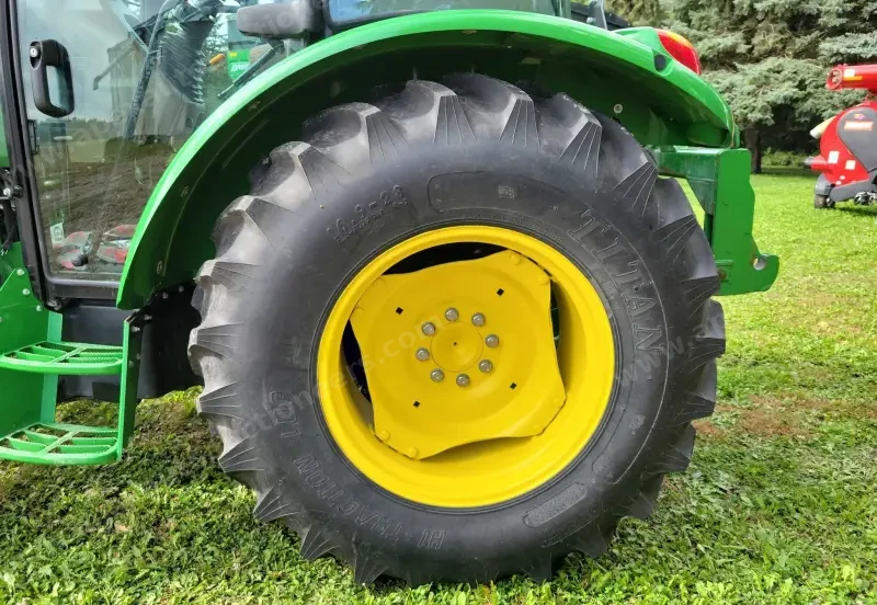 2015 John Deere 5075E photo 89