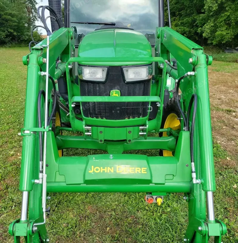 2015 John Deere 5075E photo 17
