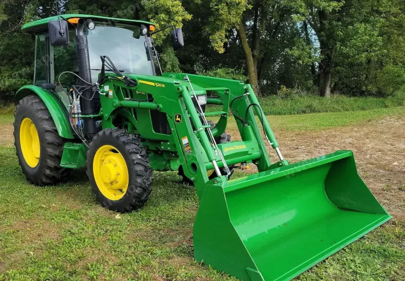 2015 John Deere 5075E photo 3