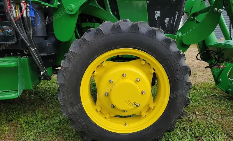 2015 John Deere 5075E photo 91