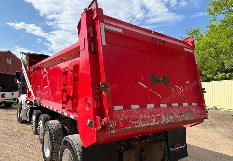 2021 Peterbilt 567 Quad-Axle Dump Truck photo 23