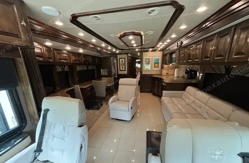 2016 Tiffin Phaeton 36GH photo 120