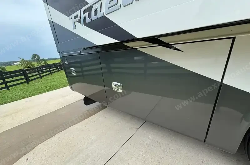 2016 Tiffin Phaeton 36GH photo 19